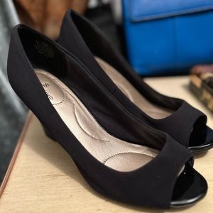Bandolino soft material shoes